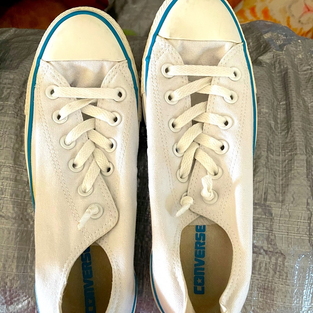 Awesome condition Converse